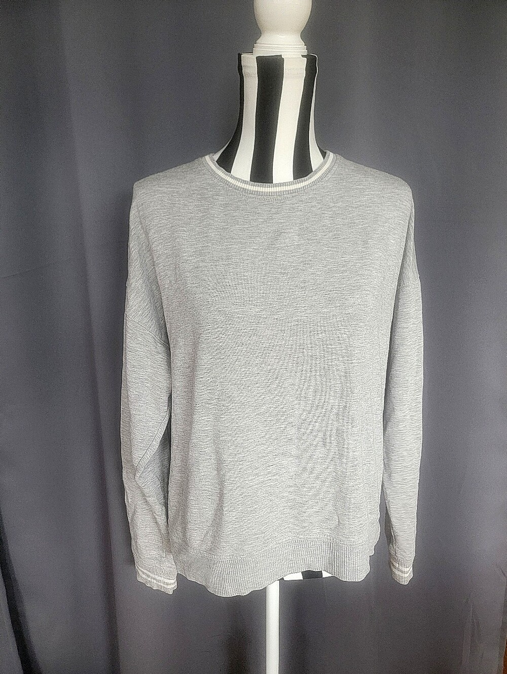 Vineyard Vines Women's Gray Sweatshirt Size Medium